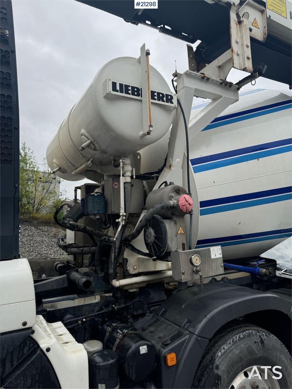 MAN TGS 35.500 Liebherr Concrete Mixer Truck with 10 m
