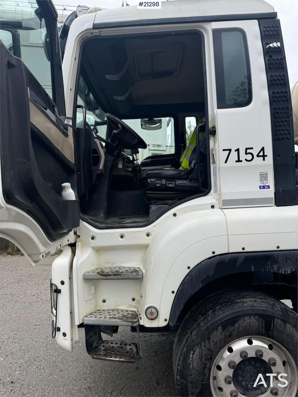 MAN TGS 35.500 Liebherr Concrete Mixer Truck with 10 m