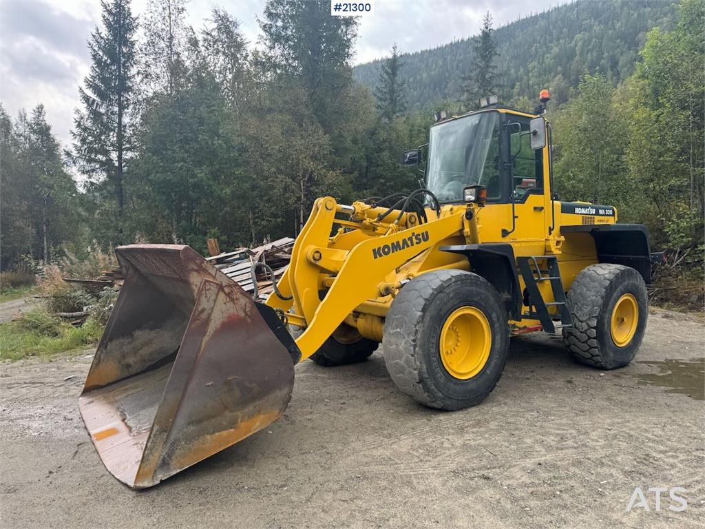 Komatsu WA320-3H wheel loader w/ bucket WATCH VIDEO