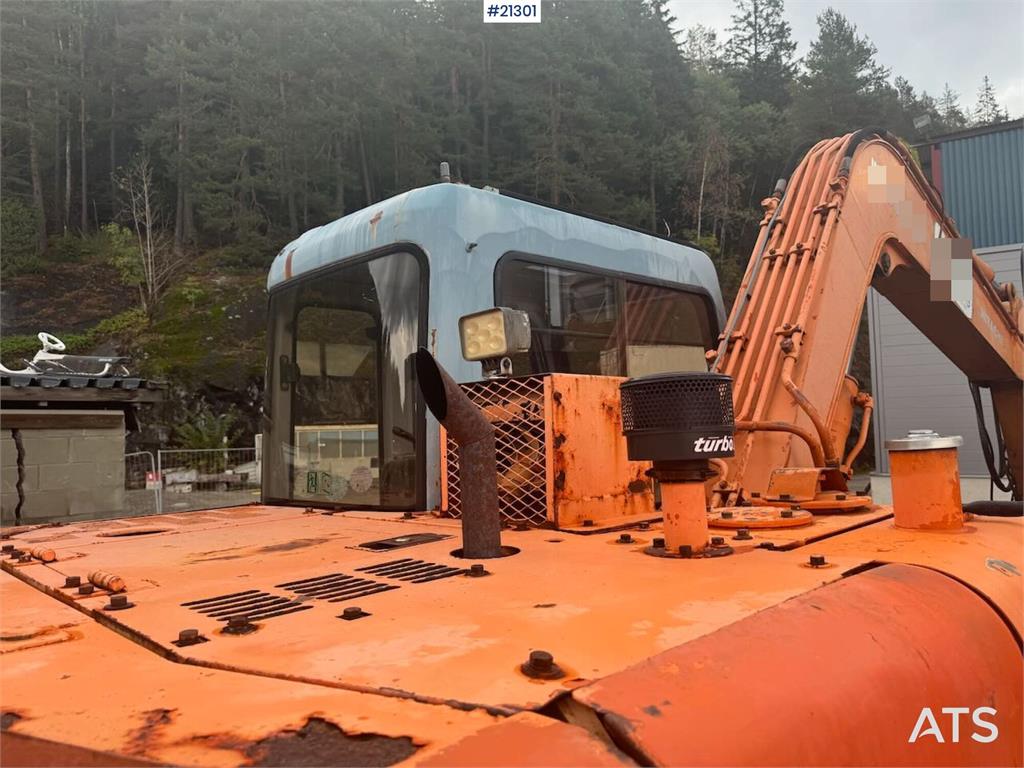 Hitachi EX60 Crawler excavator w/ rotor tilt and bucket