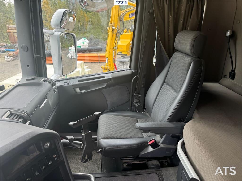 Scania R580 8x4 Plow rigged dump truck