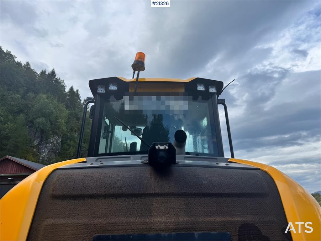 JCB 413K