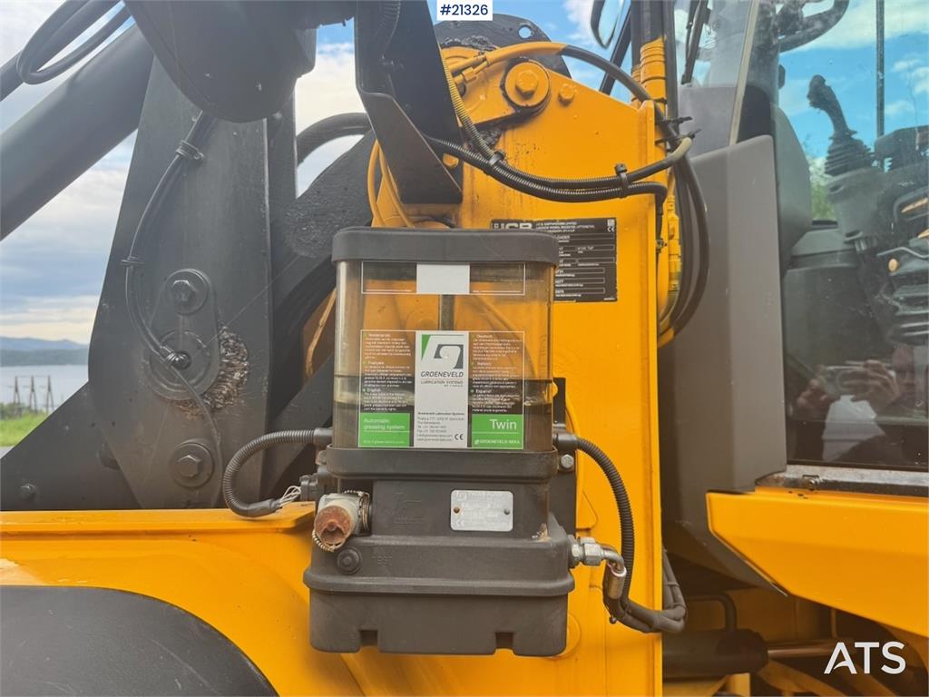 JCB 413K