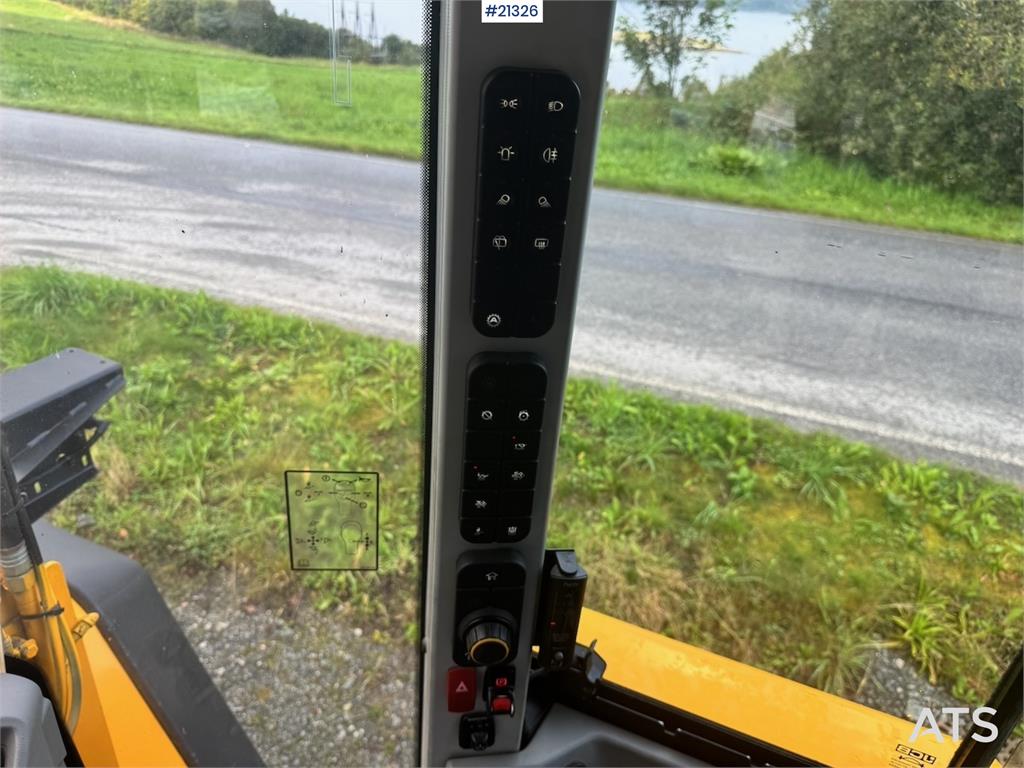 JCB 413K