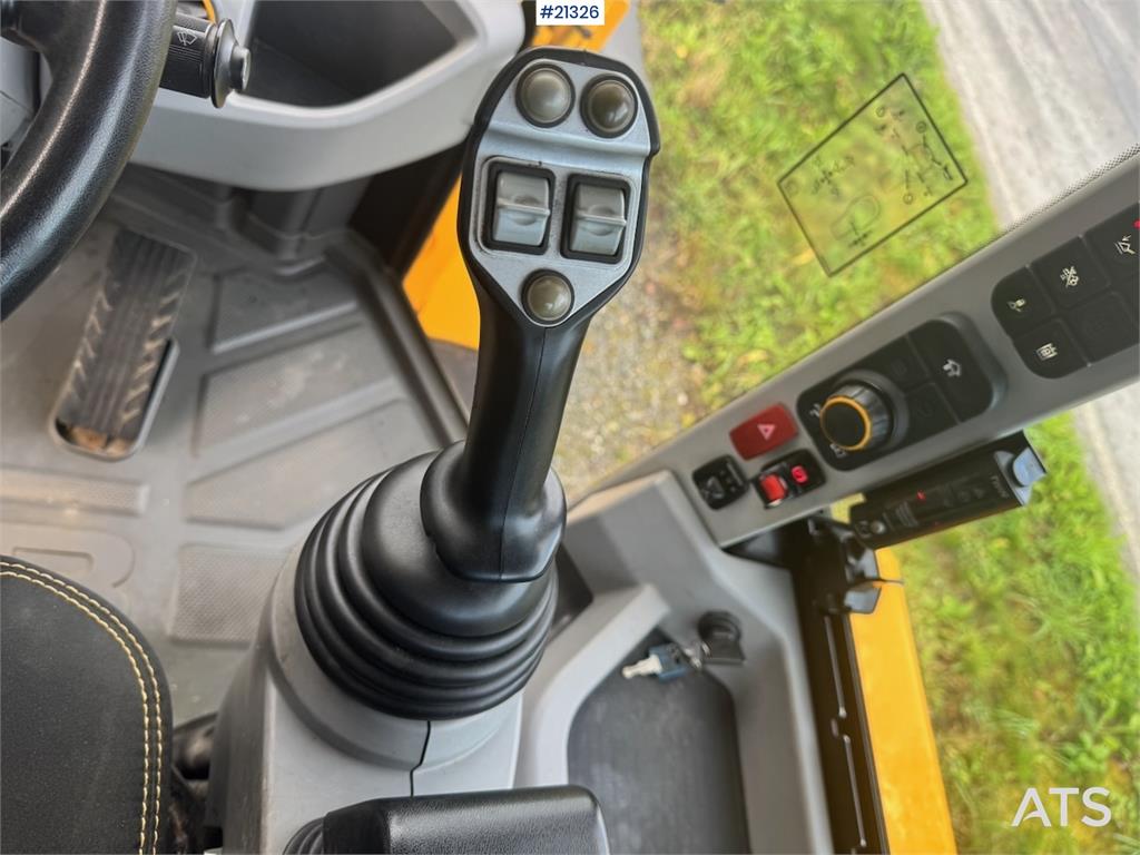 JCB 413K