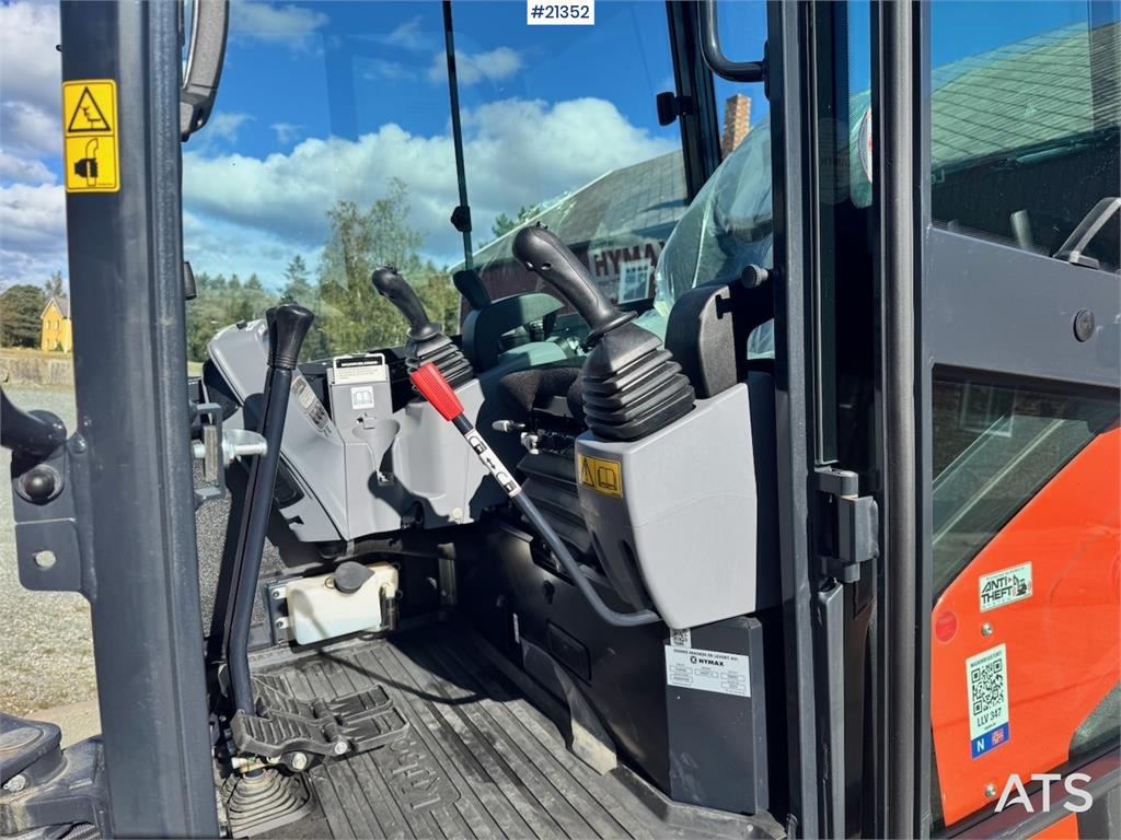 Kubota KX027-4 Mini Excavator w/ 2 buckets. 130 hours!