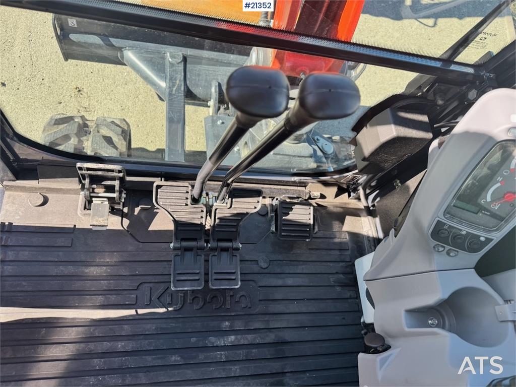Kubota KX027-4 Mini Excavator w/ 2 buckets. 130 hours!
