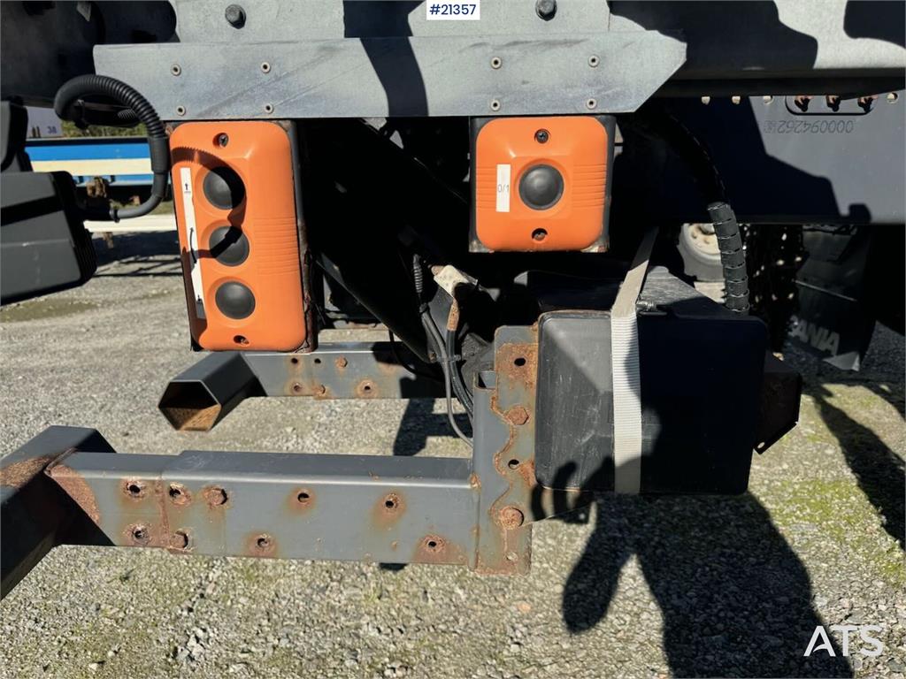 Scania R580 6x2 Container chassis w/ lift