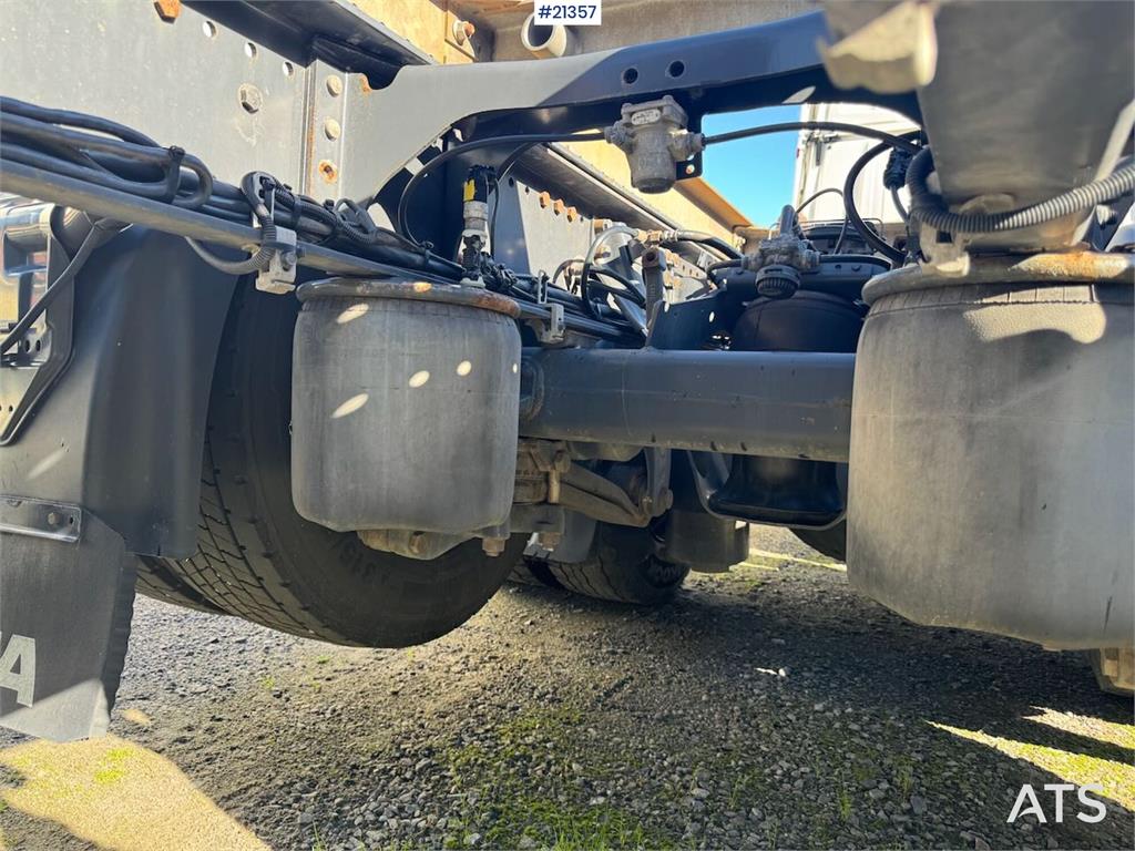 Scania R580 6x2 Container chassis w/ lift