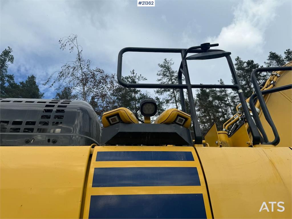 Komatsu PC290LC-11 Crawler excavator w/ tilt and 2 buckets