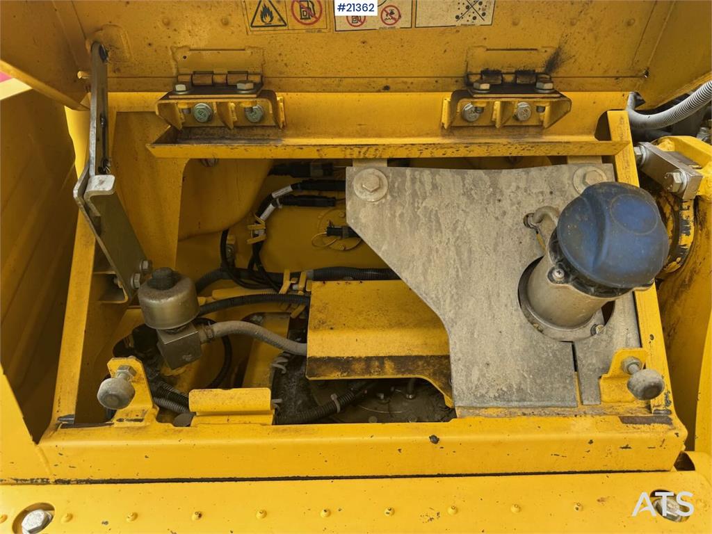 Komatsu PC290LC-11 Crawler excavator w/ tilt and 2 buckets