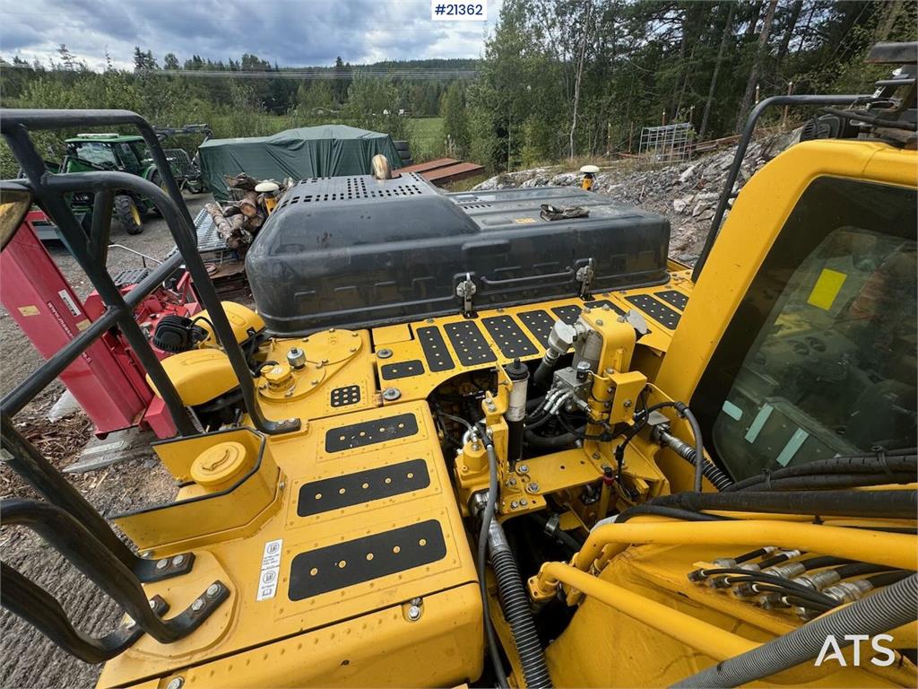 Komatsu PC290LC-11 Crawler excavator w/ tilt and 2 buckets