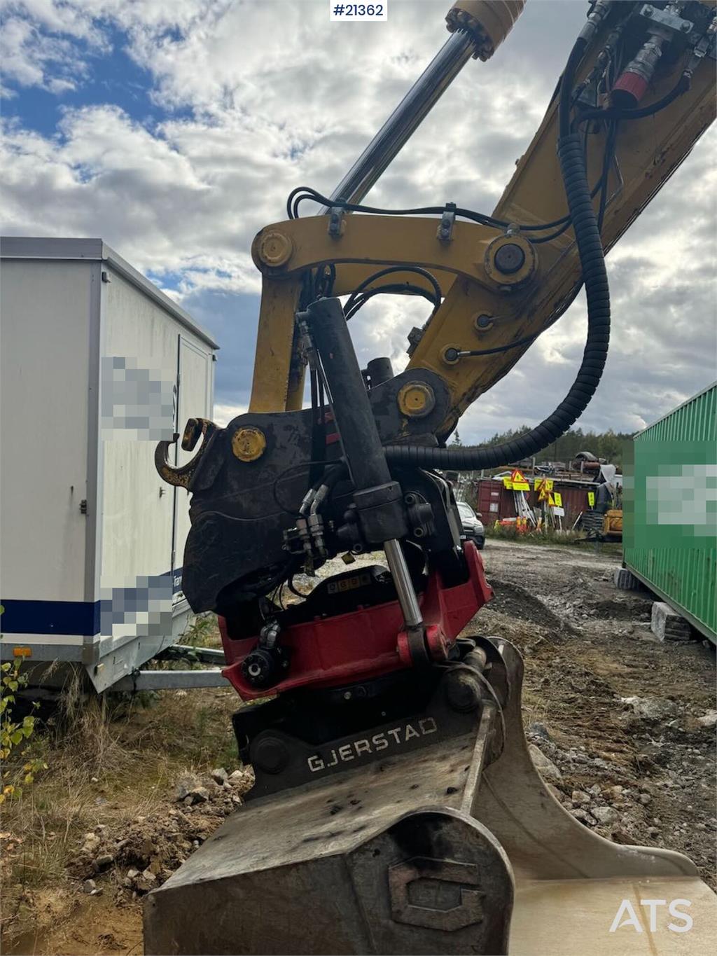 Komatsu PC290LC-11 Crawler excavator w/ tilt and 2 buckets