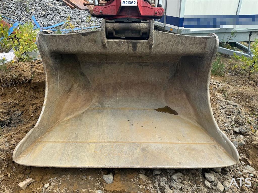 Komatsu PC290LC-11 Crawler excavator w/ tilt and 2 buckets