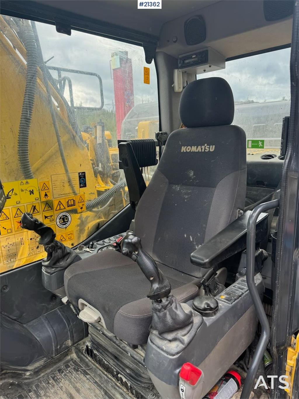 Komatsu PC290LC-11 Crawler excavator w/ tilt and 2 buckets