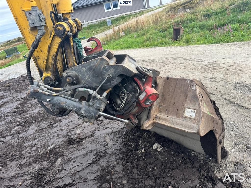 Komatsu PC78US-10 Crawler excavator w/ Rototilt and 2 buck
