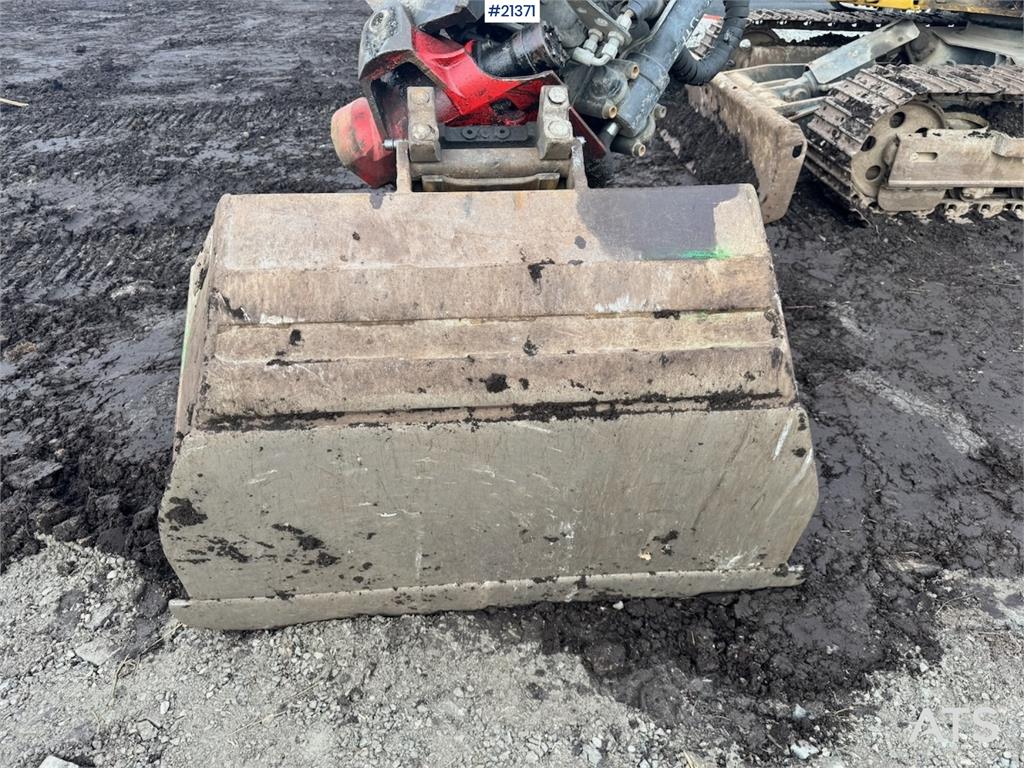 Komatsu PC78US-10 Crawler excavator w/ Rototilt and 2 buck