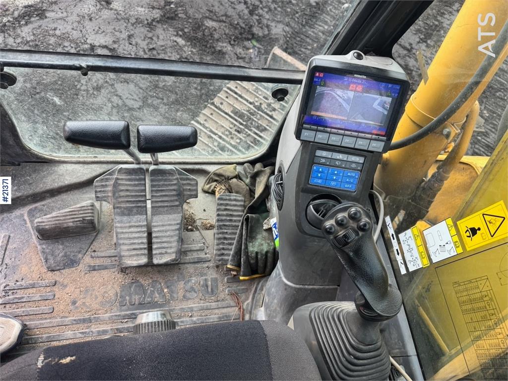Komatsu PC78US-10 Crawler excavator w/ Rototilt and 2 buck