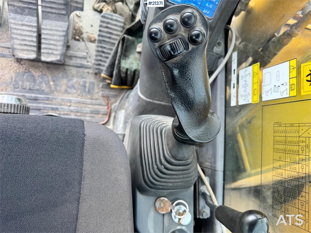 Komatsu PC78US-10 Crawler excavator w/ Rototilt and 2 buck