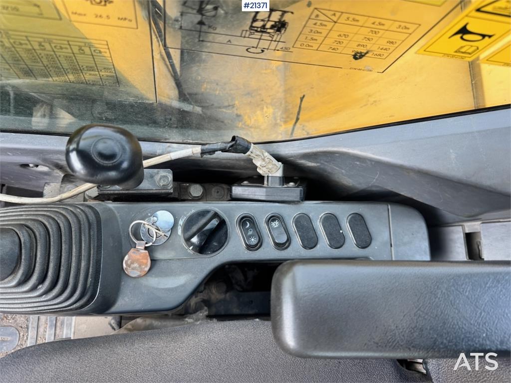 Komatsu PC78US-10 Crawler excavator w/ Rototilt and 2 buck