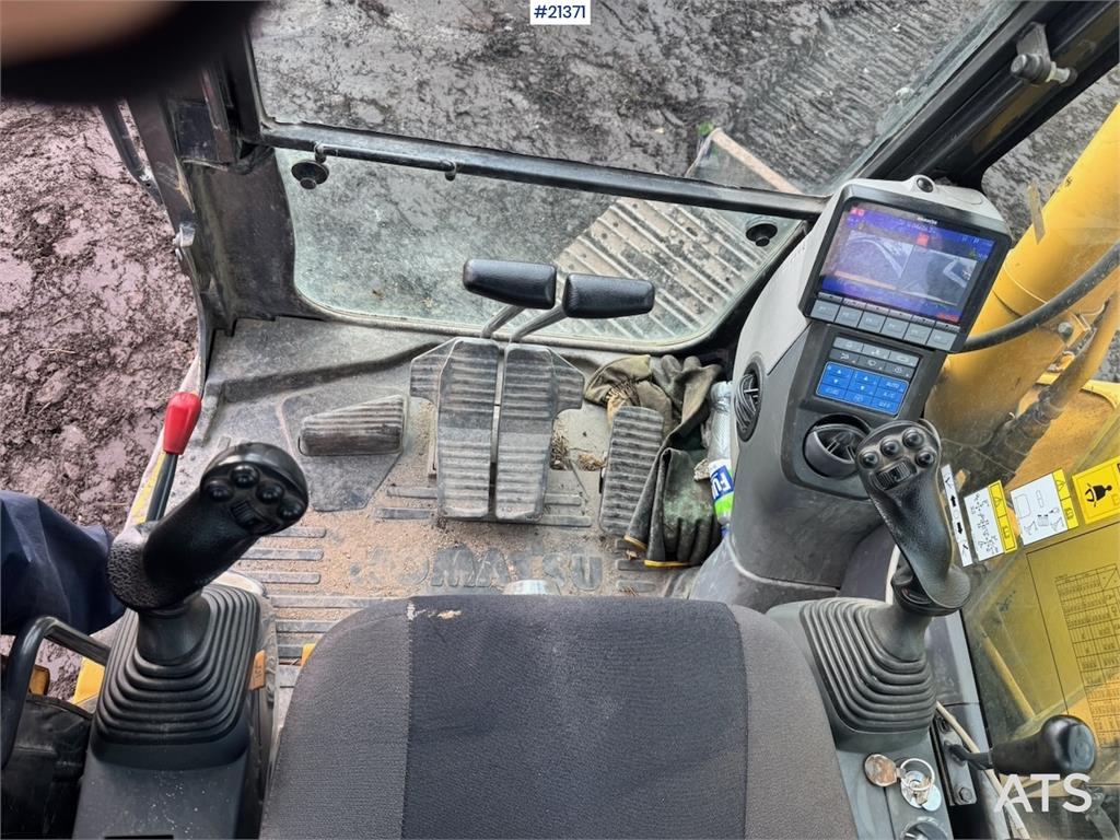 Komatsu PC78US-10 Crawler excavator w/ Rototilt and 2 buck