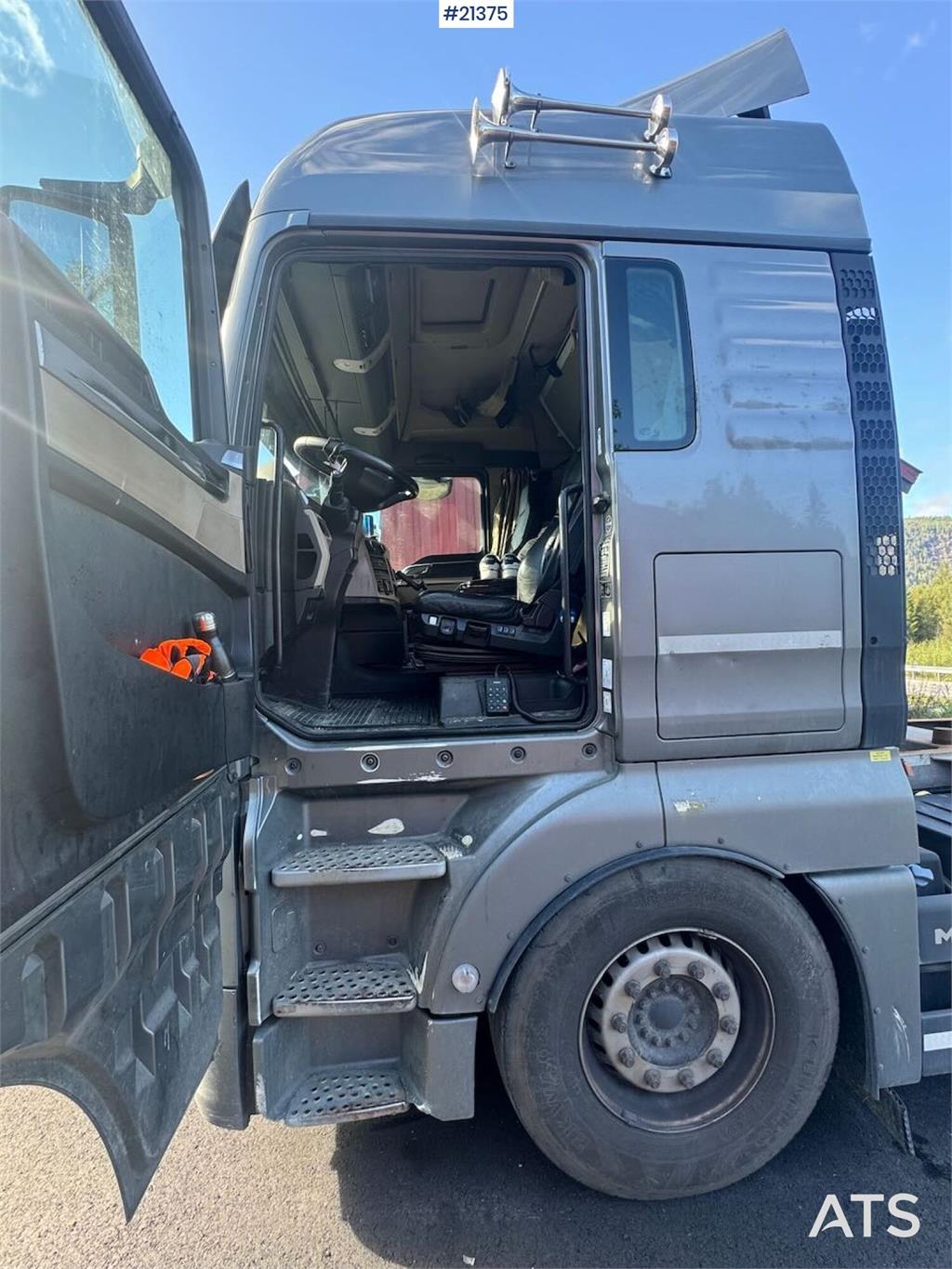 MAN TGX 26.500 Container chassis w/ lift