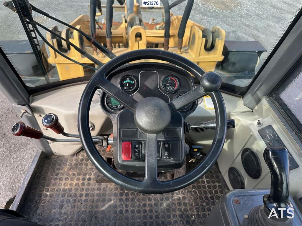 Sino JN 915 wheel loader w/ bucket and pallet forks. Ce