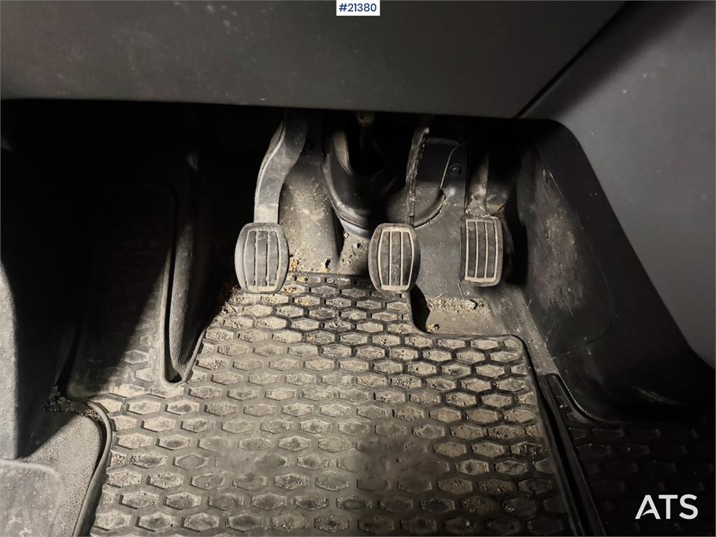 Toyota Proace w/ 2 sets of tires.