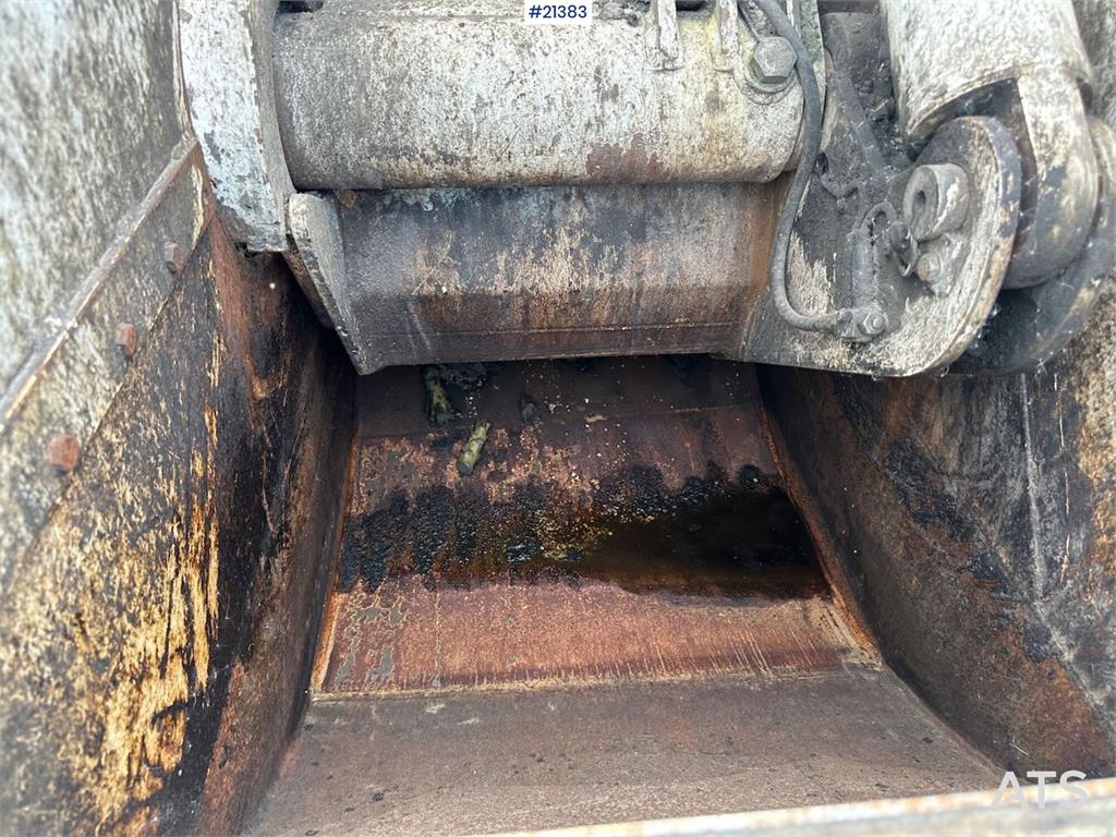 Volvo FE 6x2 compactor truck w/ NTM body and low mileage