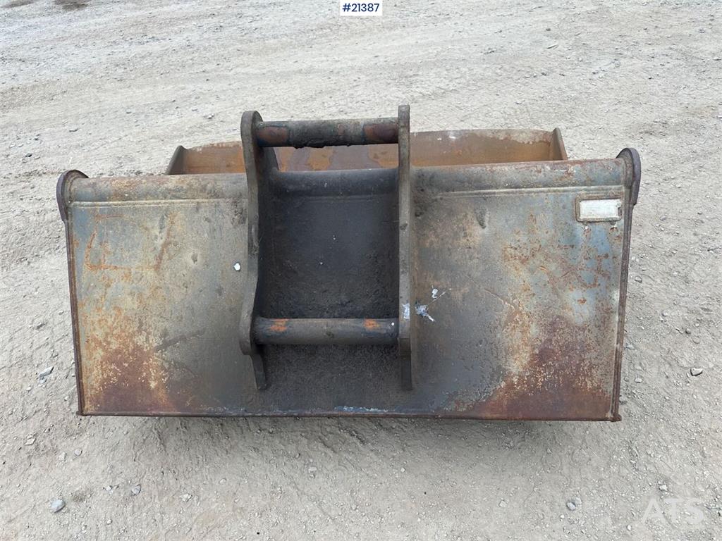 CASE CX130B excavator w/rototilt and two buckets. WATCH