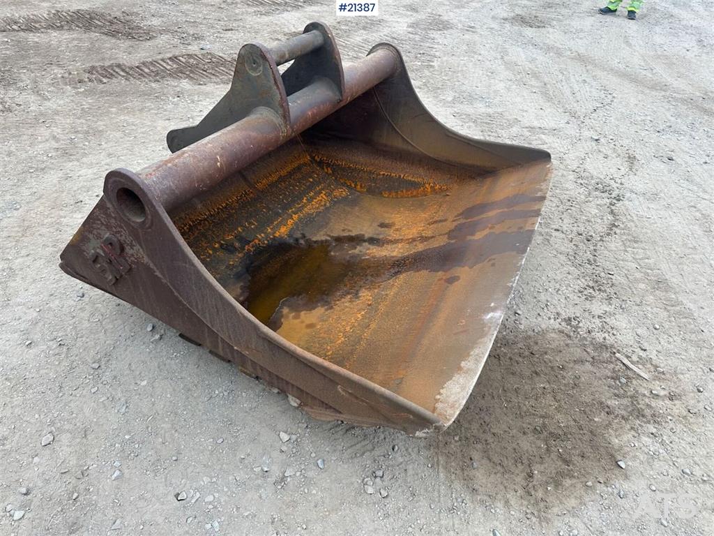 CASE CX130B excavator w/rototilt and two buckets. WATCH