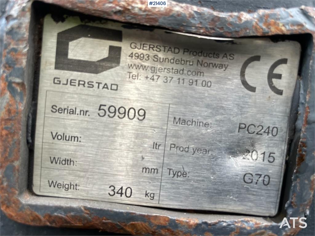 Komatsu PC210LC-11 w/Excavator bucket, sanding bucket, rot