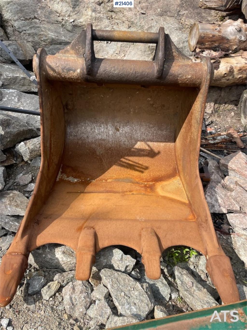 Komatsu PC210LC-11 w/Excavator bucket, sanding bucket, rot