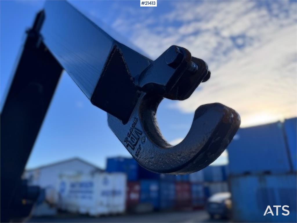 Mercedes-Benz Arocs 2543 6x2 Hook Truck. 3600 km!!