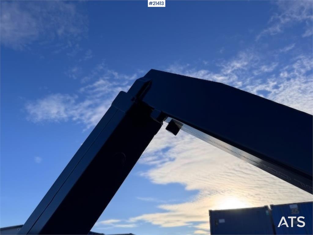 Mercedes-Benz Arocs 2543 6x2 Hook Truck. 3600 km!!