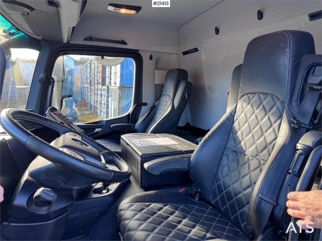 Mercedes-Benz Arocs 2543 6x2 Hook Truck. 3600 km!!