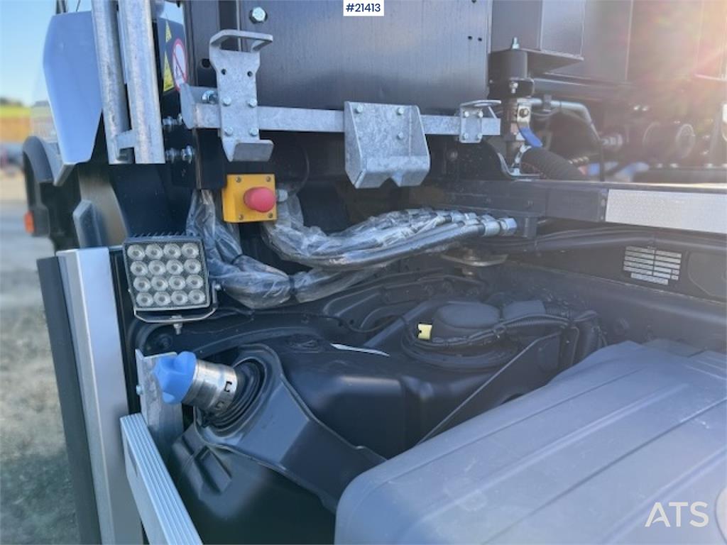 Mercedes-Benz Arocs 2543 6x2 Hook Truck. 3600 km!!