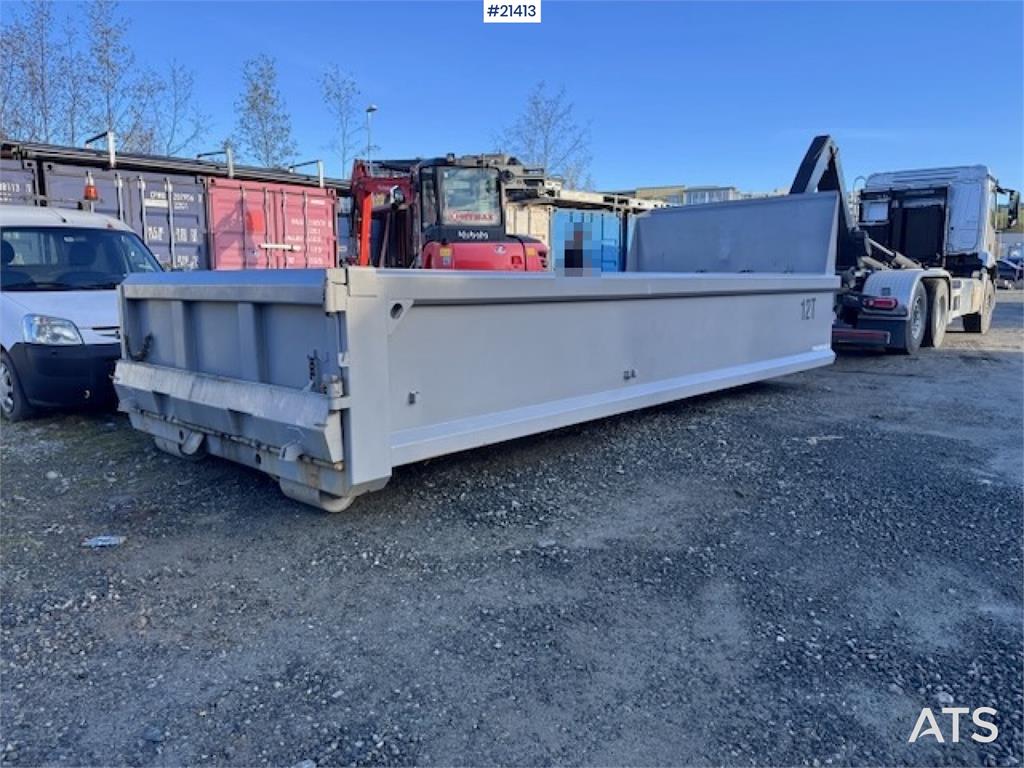 Mercedes-Benz Arocs 2543 6x2 Hook Truck. 3600 km!!