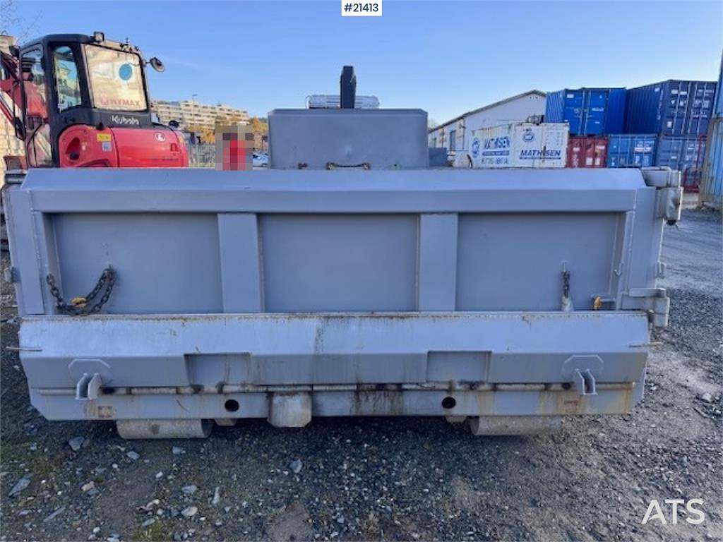 Mercedes-Benz Arocs 2543 6x2 Hook Truck. 3600 km!!