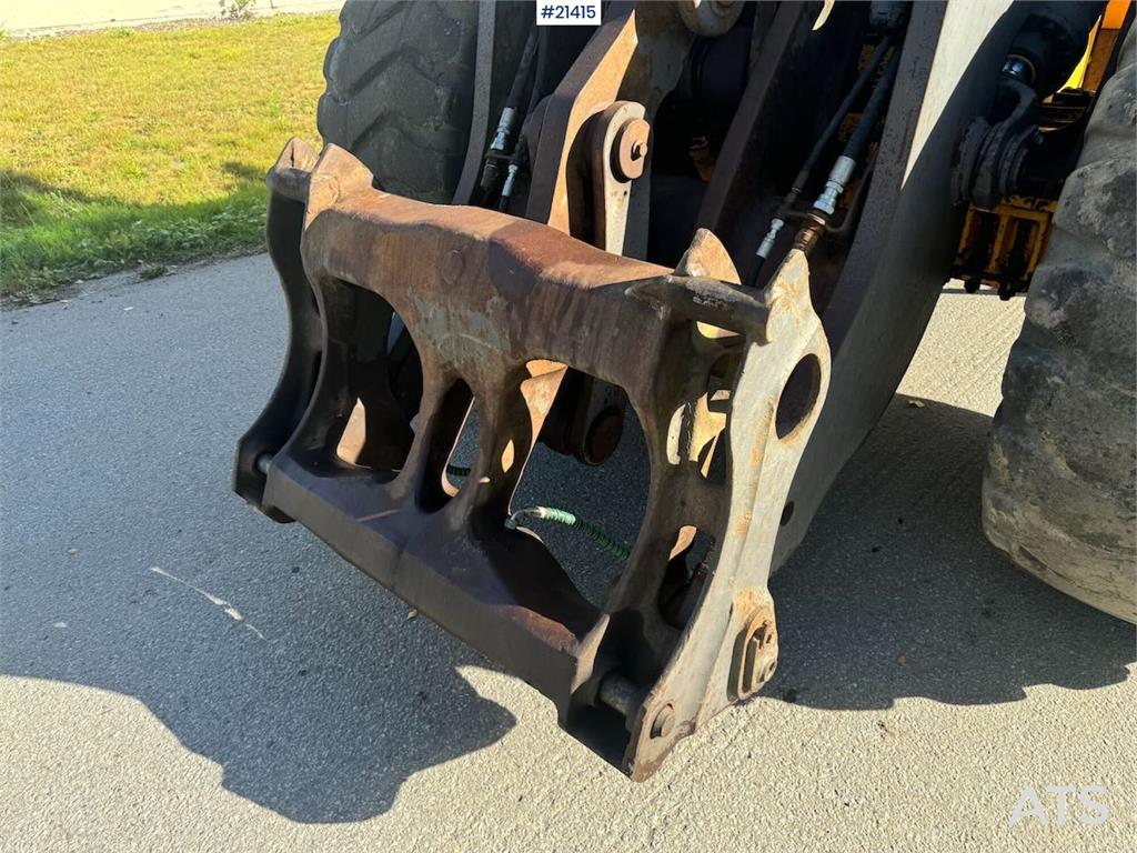 Volvo L110E Wheel Loader w/ Bucket