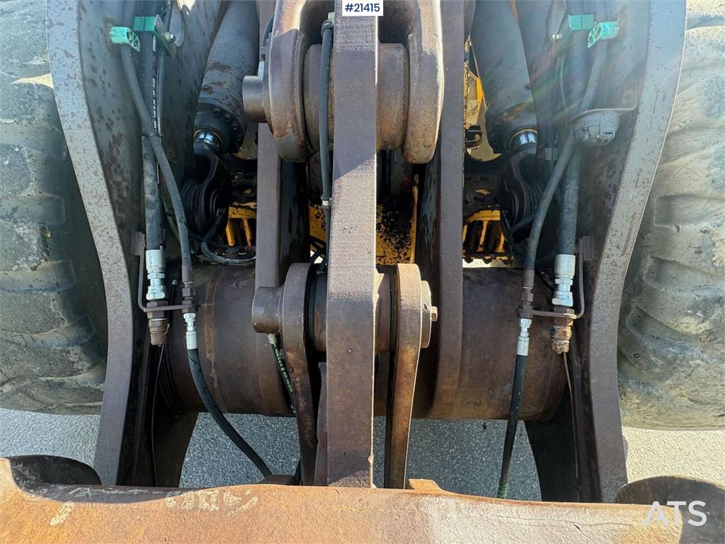 Volvo L110E Wheel Loader w/ Bucket