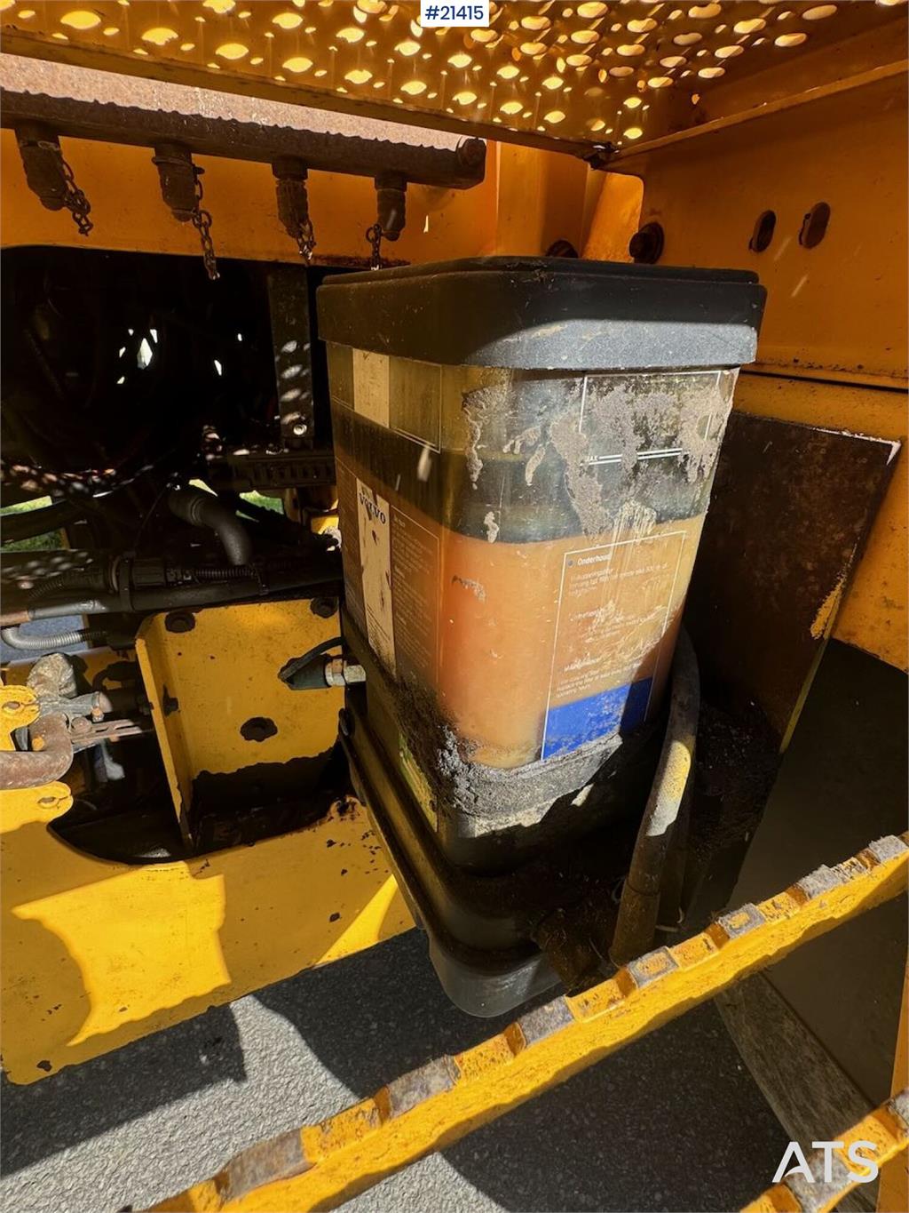 Volvo L110E Wheel Loader w/ Bucket