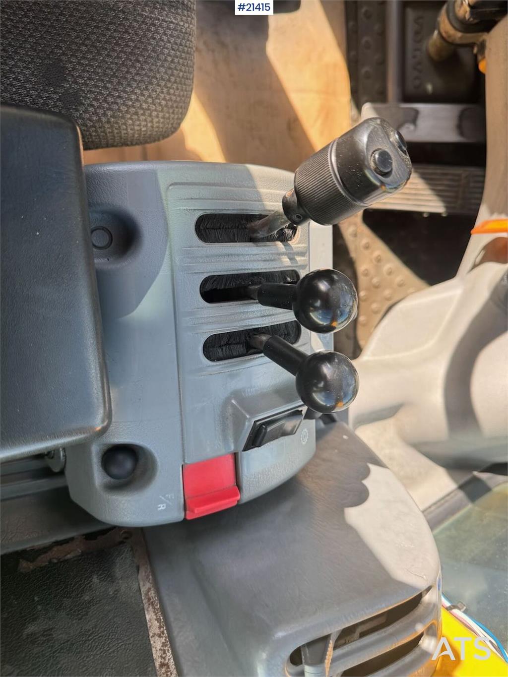 Volvo L110E Wheel Loader w/ Bucket