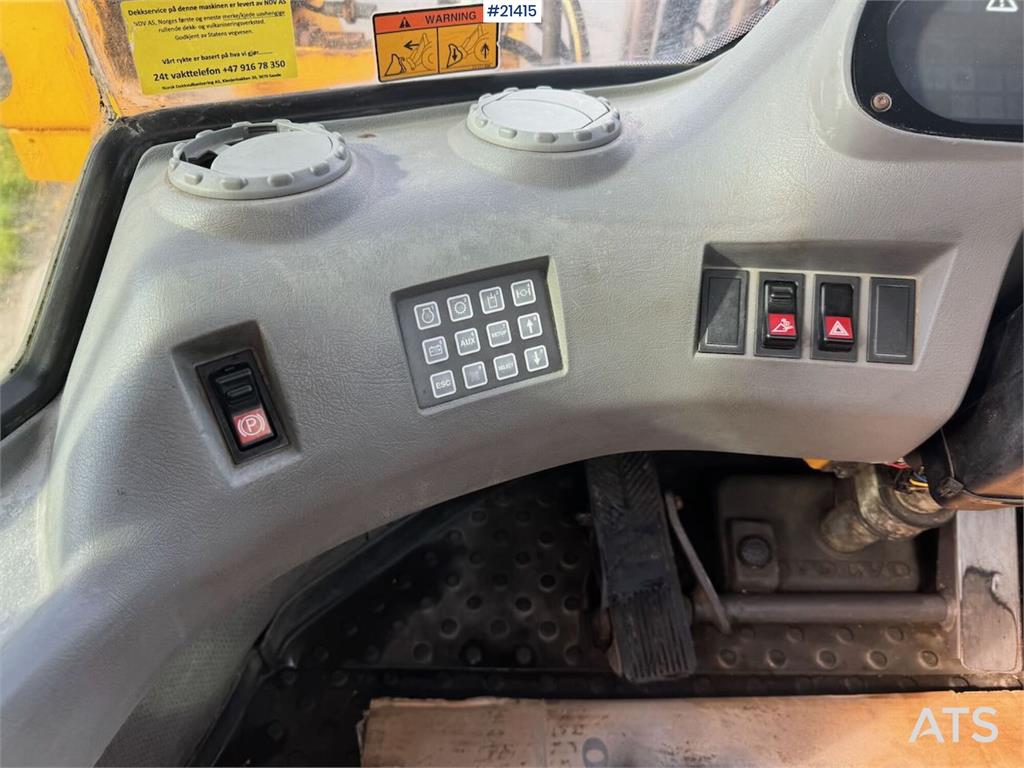 Volvo L110E Wheel Loader w/ Bucket