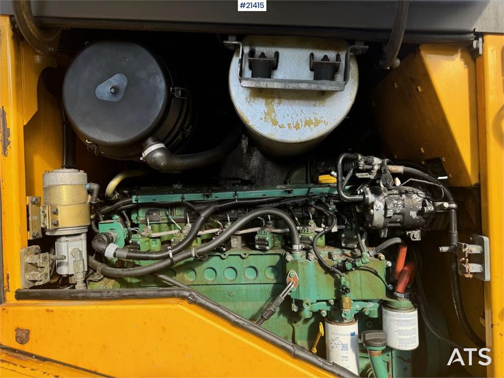 Volvo L110E Wheel Loader w/ Bucket