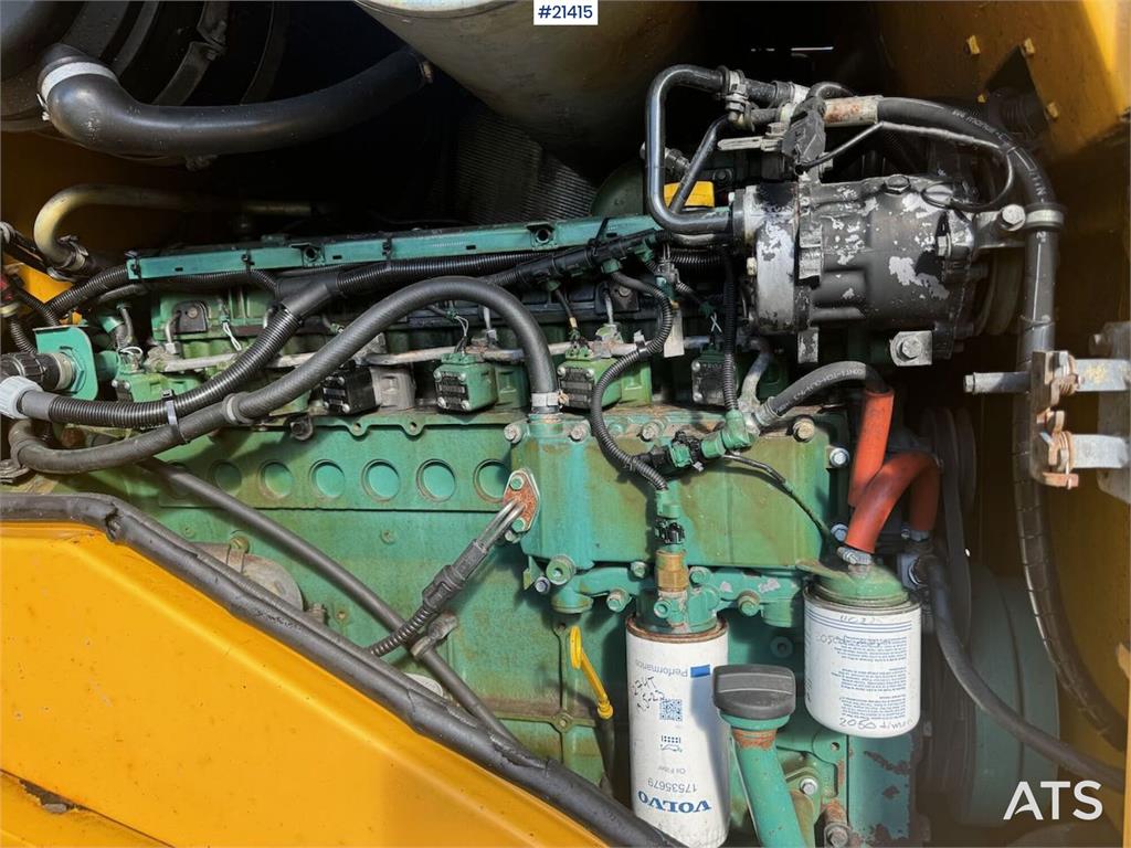 Volvo L110E Wheel Loader w/ Bucket