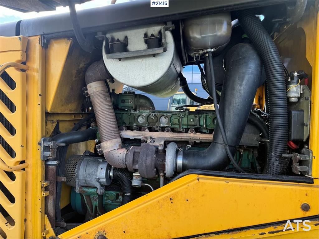 Volvo L110E Wheel Loader w/ Bucket