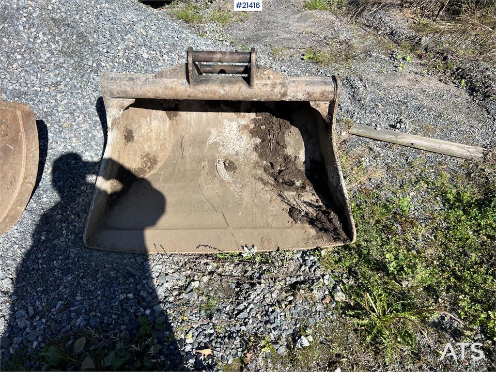 Komatsu PC78us Excavator w/ Rototilt, sanding bucket, narr