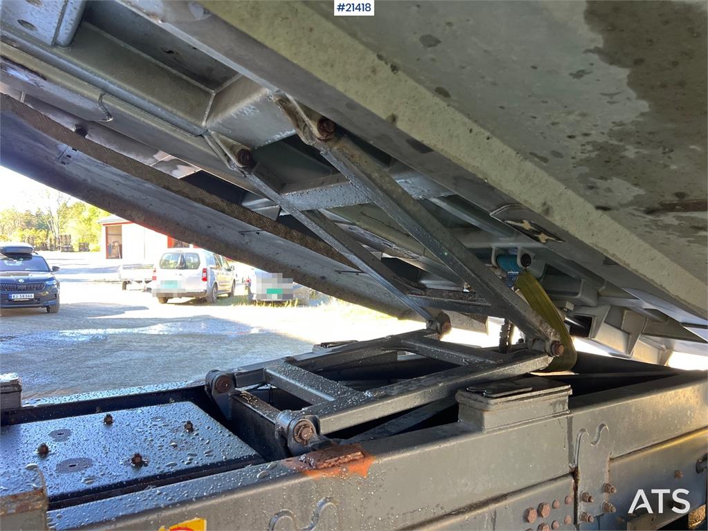 Scania R560 Plow rigged tipper truck w/ plow attachment