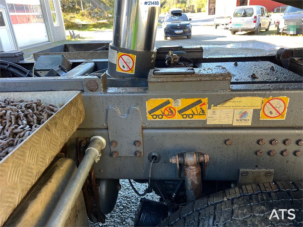 Scania R560 Plow rigged tipper truck w/ plow attachment